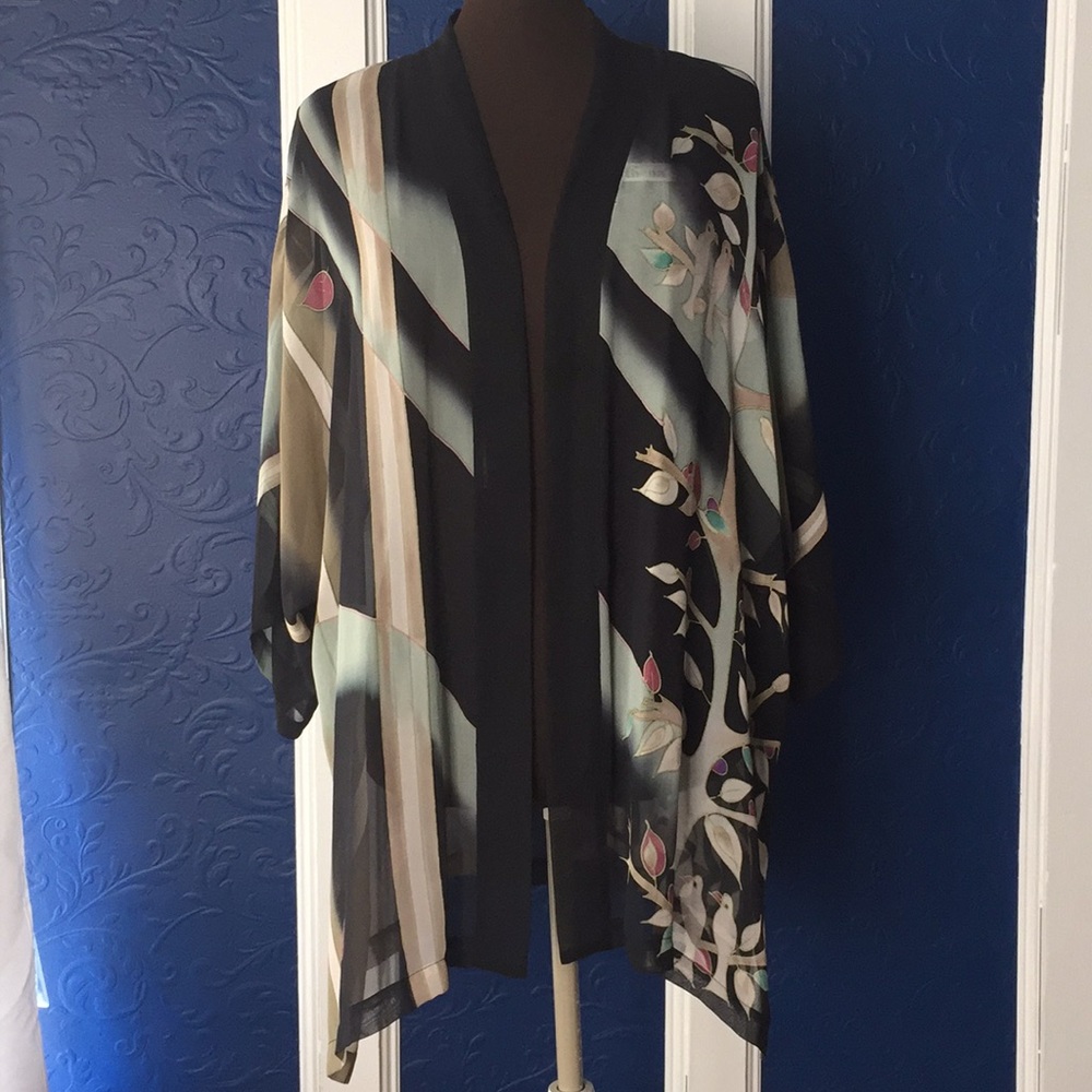 Simply silk. One size. Lovely cover up wrap kimono
